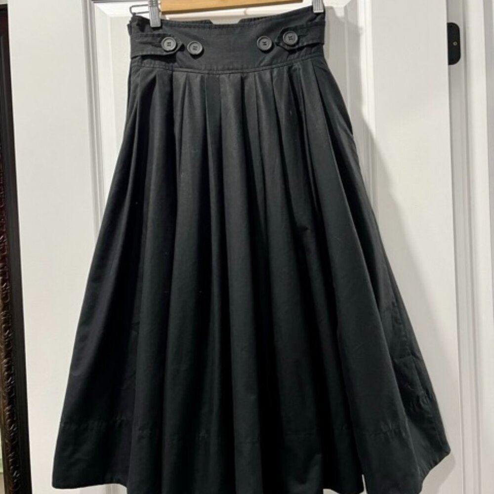 🖤 H&M Black High-Waisted Midi Skirt with Button Detail — Size US 4 (EUR 34) 🖤